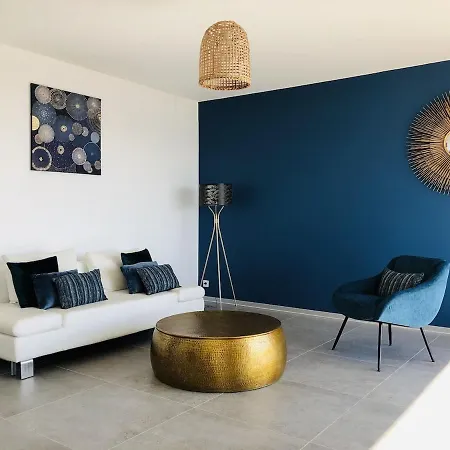 T3 Front De Dernier Etage Vue Petit Havre De Paix Pour Vos Emplacement Unique Vue Panoramique A 180 Degres Pour Ce T3 En Face De La Front De Vue Sur Les Iles 5 Et Dernier Etage Avec Ascenseur Le Lavandou