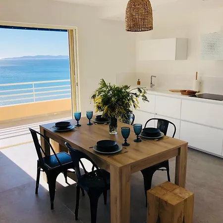 T3 Front De Dernier Etage Vue Petit Havre De Paix Pour Vos Emplacement Unique Vue Panoramique A 180 Degres Pour Ce T3 En Face De La Front De Vue Sur Les Iles 5 Et Dernier Etage Avec Ascenseur Le Lavandou